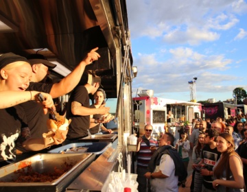 20151 Premier Vendredi Cuisine de rue1 Credit FR c Frederic Girard EN Credit c Frederic Girard